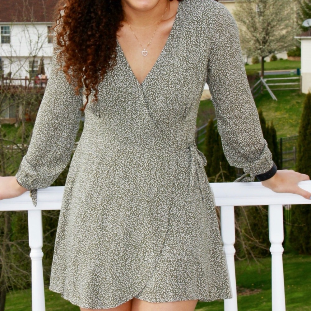 Abercrombie and fitch small green patterned wrap dress
